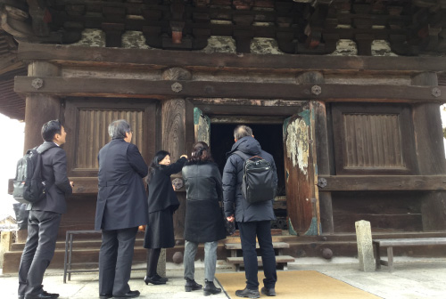 Touring around Kyoto’s shrines and temples with university lecturers ~Walk to the history of architecture~